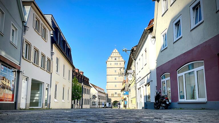 Die Hohnstraße in Bad Neustadt soll 2025 probeweise wieder für den Verkehr geöffnet werden.