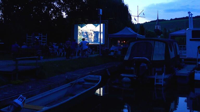 Filme an überraschenden Orten, hier am Seglerhafen, ehemals Floßhafen.&nbsp;&nbsp;