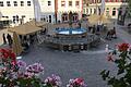 Blick auf den Volkacher Marktplatz im Sommer 2020: Ausnahmsweise durften dort zwei Jahre lang während der Freiluftsaison Tische stehen. Doch das Tuchhaus (Tische links) weicht nun wieder vom Marktplatz zurück.