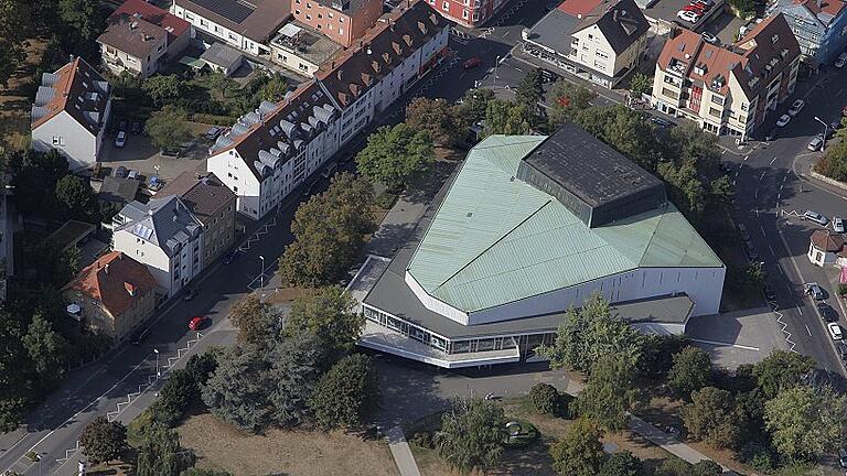 Ein ganz wichtiges Thema auf der Agenda des Theaterchefs ist die Sanierung des Hauses, die bei laufendem Betrieb erfolgen wird.