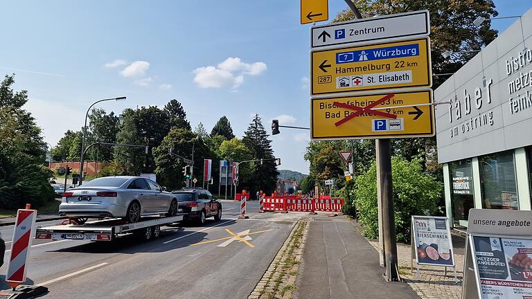 Die Vollsperrung an der Kreuzung Münnerstädterstraße-Kapellenstraße (Faberkreuzung) in Richtung Bischofsheim und Bad Bocklet wird am Montag aufgehoben.       -  Die Vollsperrung an der Kreuzung Münnerstädterstraße-Kapellenstraße (Faberkreuzung) in Richtung Bischofsheim und Bad Bocklet wird am Montag aufgehoben.