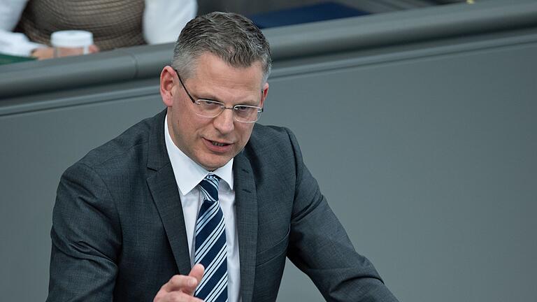 Christoph de Vries, Mitglied der Unionsfraktion aus Hamburg - Der Unionspolitiker Christoph de Vries (CDU) findet, die Ampel-Koalition zeige in Fragen von Migration und innerer Sicherheit nicht genügend Entschlossenheit. (Archivfoto) Christoph de Vries, Mitglied der Unionsfraktion aus Hamburg - Der Unionspolitiker Christoph de Vries (CDU) findet, die Ampel-Koalition zeige in Fragen von Migration und innerer Sicherheit nicht genügend Entschlossenheit. (Archivfoto)