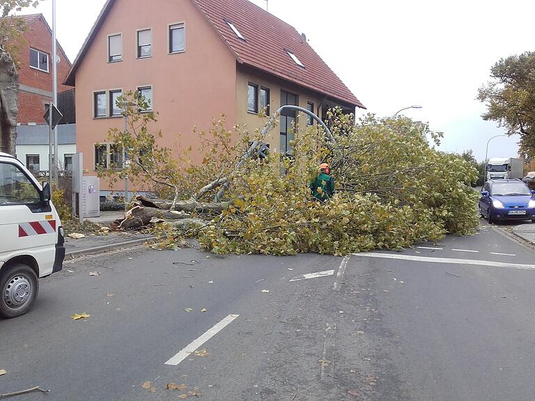 Tief 'Hendrik' richtete auch in Gerolzhofen einige Schäden an, wie hier bei der evangelischen Kirche.