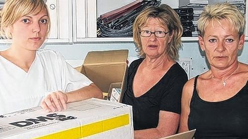 Melancholische Stimmung herrschte gestern in der Heinz-Kalk-Klinik: Im Bild (von links) Krankenschwester Judith Steigerwald, Stationshilfe Reinhilde Ditzler und Krankenschwester Martha Sykora.