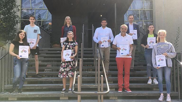 Das Foto zeigt einen Teil der am Projekt Beteiligten: Noah Weis, Barbara Krämer, Jana Markert, Ilona Schuster, Andreas Grimm, Markus Binzenhöfer, Felicia Weidt, Leandra Schurz und Matthias Hessenauer.