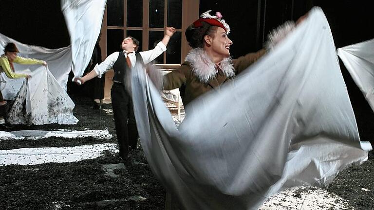 Peter Handkes &bdquo;Immer noch Sturm&ldquo; in der Inszenierung von Roberto Ciulli zählt zu den Höhepunkten im Theaterrepertoire der Gegenwart und ist an zwei Abenden im Theater Schweinfurt zu sehen.