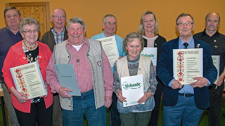 Der Gartenbauverein Obertheres ehrte in seiner Jahreshauptversammlung langjährige Mitglieder. Unser Bild zeigt (von links) den Vorsitzenden Manfred Dohles, Gerlinde Landauer, Siegfried Stingl, Hilmar Hahn, Alfons Nastvogel, Charlotte Eisemann, Karin Basel, Ewald Vogel und Friedrich Langenbach. Der Gartenbauverein Obertheres ehrte in seiner Jahreshauptversammlung langjährige Mitglieder. Unser Bild zeigt (von links) den Vorsitzenden Manfred Dohles, Gerlinde Landauer, Siegfried Stingl, Hilmar Hahn, Alfons Nastvogel, Charlotte Eisemann, Karin Basel, Ewald Vogel und Friedrich Langenbach.