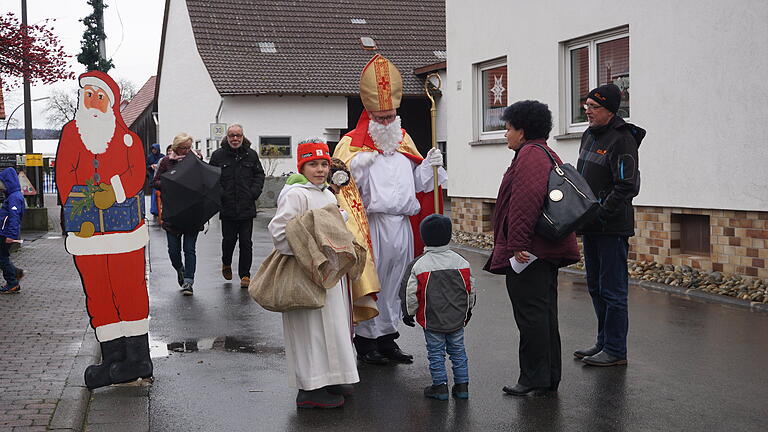 Der Advents- und Weihnachtsmarkt Langenleiten findet am  am 24. und 25. November statt. Die Besucher erwarten eine Vielzahl an adventlichen und weihnachtlichen Geschenkideen und ein kulturelles Rahmenprogramm.