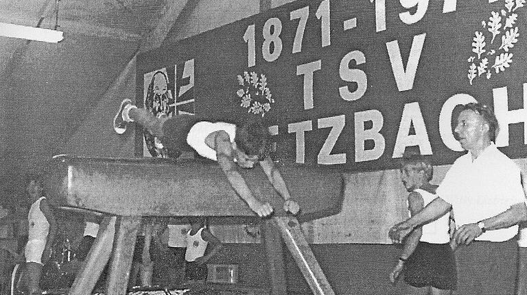 Vor 50 Jahren durften sportliche Darbietungen bei den Jubiläumsfeierlichkeiten nicht fehlen – die Turnerjugend von Helmut Gottschlich zeigte ihr Können.&nbsp;