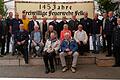 Zwischen 40 und 65 Jahren sind diese Kameraden bei der Feuerwehr Fellen eingeschrieben. Unser Bild zeigt die Jubilare mit Bürgermeisterin Zita Baur sowie den Feuerwehrführungskräften.