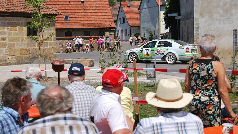 Kaiserwetter, dröhnende Auspuffe und fränkische Gastlichkeit: So soll es auch wieder bei der Grabfeld-Rallye sein, die am 1. Juli startet.&nbsp;