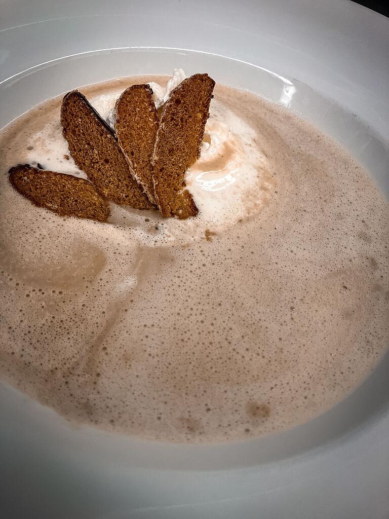 Maronenschaumsüppchen mit geröstetem Lebkuchen