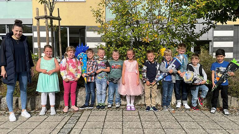 Elf Kinder gehen in die Klasse 1b der Franz-Ludwig-von-Erthal-Schule in Haßfurt. Ihre Klassenlehrerin ist Ruth Lehner.