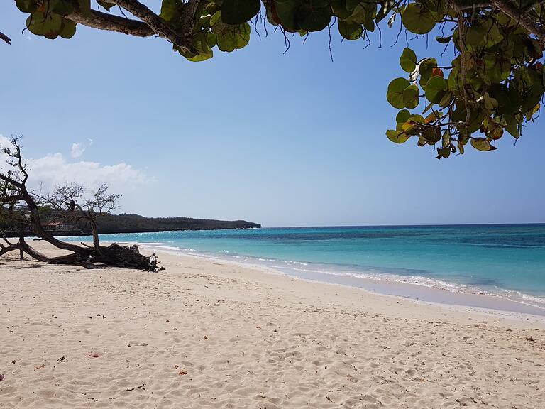 Verlassener Traumstand in Varadero. Eigentlich ein Hotspot für Touristen. Aktuell leergefegt aufgrund der Krise. Verlassener Traumstand in Varadero. Eigentlich ein Hotspot für Touristen. Aktuell leergefegt aufgrund der Krise.