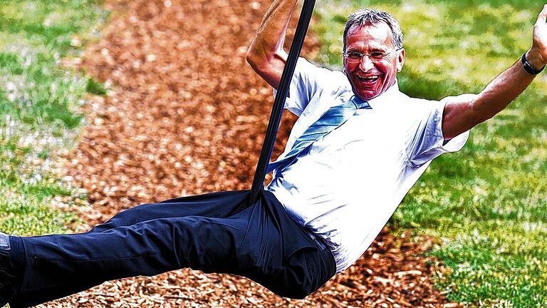 Schwungvoll: Als Vater von zwei Söhnen hat Paul Lehrieder keine Berührungsängste. Auf dem Spielplatz fährt er auch schon mal mit der Seilbahn.