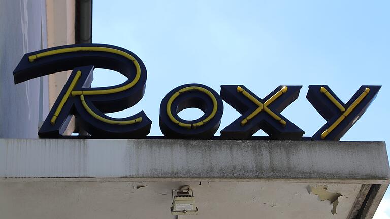 Längere Zeit musste das Roxy in Kitzingen geschlossen bleiben. Jetzt darf das Kino wieder öffnen und plant das Programm für den Sommer. Längere Zeit musste das Roxy in Kitzingen geschlossen bleiben. Jetzt darf das Kino wieder öffnen und plant das Programm für den Sommer.
