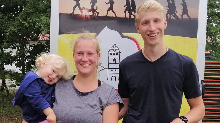 Sportliches Ehepaar: Justina und Markus Wagner aus Leutershausen waren mit Töchterchen Anne auch in Wollbach am Start. Sportliches Ehepaar: Justina und Markus Wagner aus Leutershausen waren mit Töchterchen Anne auch in Wollbach am Start.