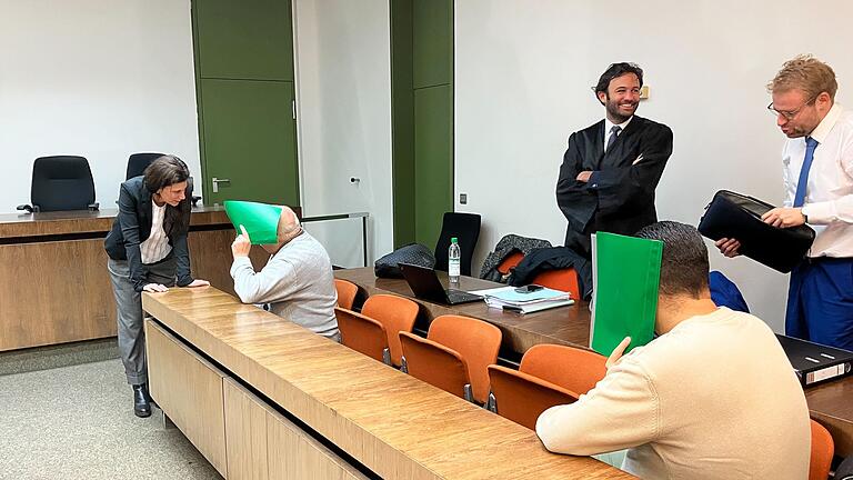 Prozess gegen mutmaßliche Kunstfälscher - Weil der erste Prozess platzte, steht das Duo erneut vor Gericht. Prozess gegen mutmaßliche Kunstfälscher - Weil der erste Prozess platzte, steht das Duo erneut vor Gericht.