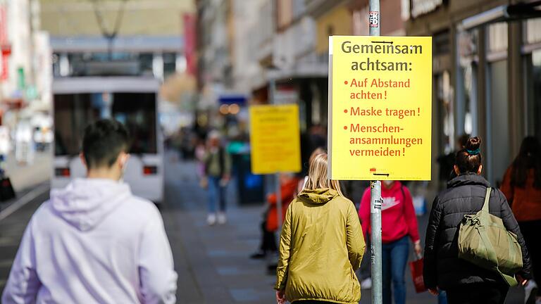 Wenn die Inzidenz in Stadt und Landkreis weiter unter 100 bleibt, will die Stadt ab dem 12. April unter bestimmten Bedingungen größere Öffnungsschritte wagen. Aber erst müssen das Bayerische Gesundheitsministerium und die Regierung von Unterfranken noch zustimmen.