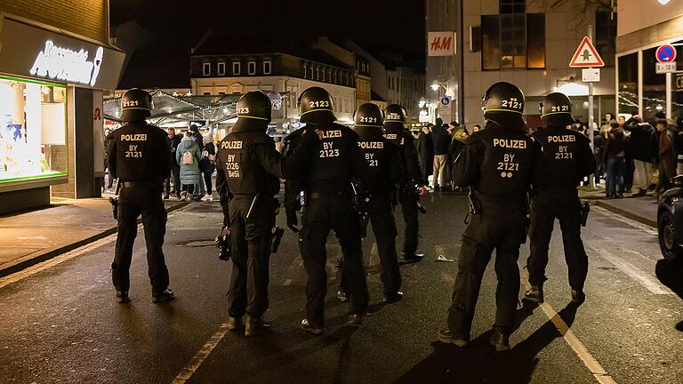 Eine Demonstration von Corona-Leugnern und Impfgegnern forderte am zweiten Weihnachtsfeiertag die Polizei.