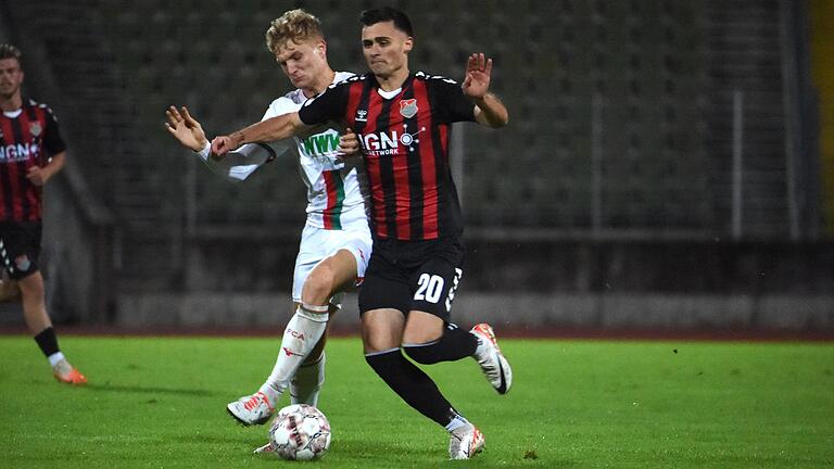 Die Defensive um Innenverteidiger Adrian Kireski (rechts) war bisher das Prunkstück des TSV Aubstadt. In Augsburg war davon am Freitagabend jedoch nichts zu sehen.