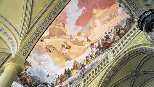 Touristenattraktion: Ohne den amerikanischen Kunstschutzoffizier John D. Skilton wären die weltberühmten Tiepolo-Fresken im Treppenhaus der Residenz vielleicht für immer verloren. Touristenattraktion: Ohne den amerikanischen Kunstschutzoffizier John D. Skilton wären die weltberühmten Tiepolo-Fresken im Treppenhaus der Residenz vielleicht für immer verloren.