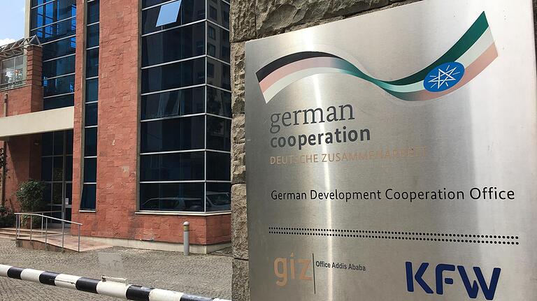 Das im April 2019 eröffnete Bayerische Afrikabüro ist in Addis Abeba bei der Gesellschaft für Internationale Zusammenarbeit (GIZ) untergebracht.