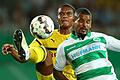 SpVgg Greuther Fürth - Borussia Dortmund       -  Fürths Daniel Keita-Ruel (rechts) und Dortmunds Manuel Akanji beim Balltanz.