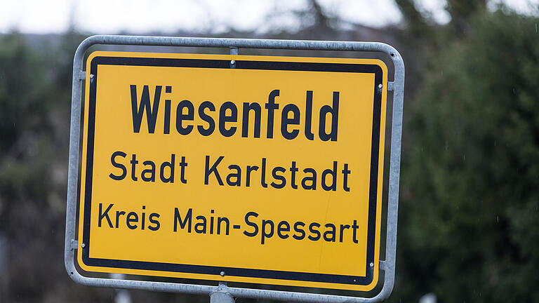 Ortsschild von Wiesenfeld. Ortsschild von Wiesenfeld.