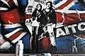 Street Artist Paint Mural of Prince William and Kate Middleton as       -  Punk ist längst hoffähig: Auf diesem Streetart-Bild in London sehen Prinz William und Herzogin Kate vom Outfit her wie der Sänger und Bassist der Sex Pistols, Sid Vicious, und seine Freundin Nancy Spungen aus.