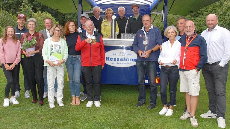 Eckhard Himmel (oben von links), Charlotte Dittgen-Himmel, Präsident Peter Siegel und Peter-Michael Eckhard Himmel (oben von links), Charlotte Dittgen-Himmel, Präsident Peter Siegel und Peter-Michael 