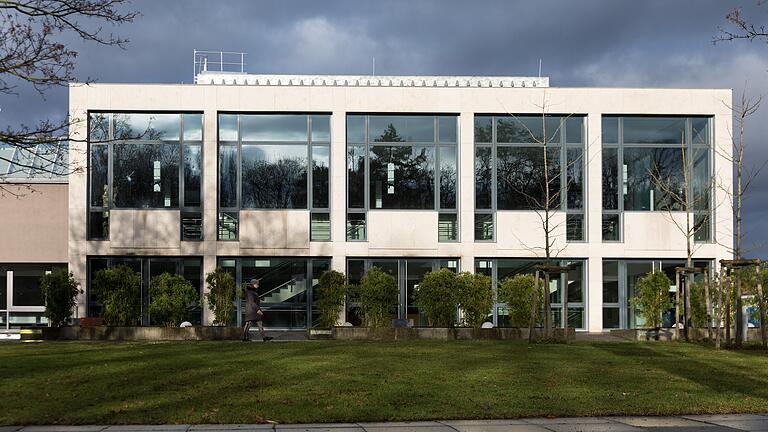 Wegen mangelhafter Kontrolle des eigenen Lehrpersonals erneut im Visier der bayerischen Rechnungsprüfer: die Hochschule für Musik in Würzburg Wegen mangelhafter Kontrolle des eigenen Lehrpersonals erneut im Visier der bayerischen Rechnungsprüfer: die Hochschule für Musik in Würzburg