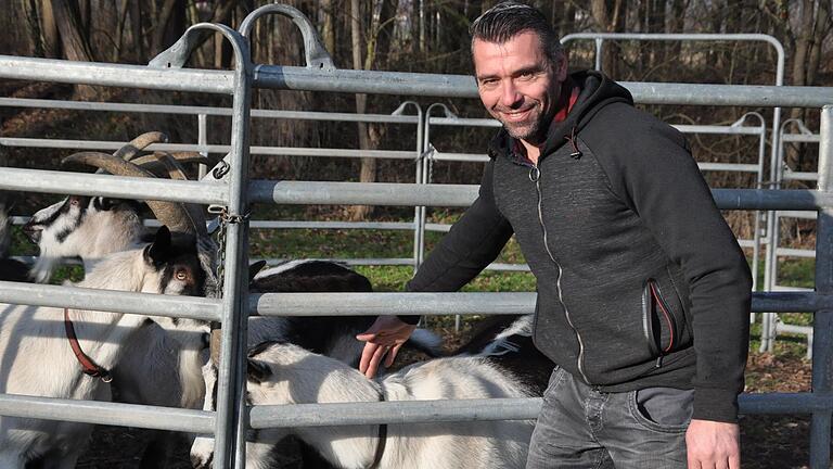 Zirkuschef Andre Lauenburger schlägt mit seinem Zirkus seit 13 Jahren sein Winterquartier in Wonfurt auf.