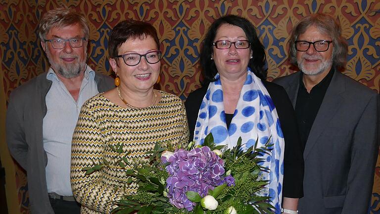 Der Förderverein ehemalige Synagoge Kitzingen wird wie bisher (von links) von Werner Kappelmann, Margret Löther, Doris Frank und Romuald Kutschera geführt. Der Förderverein ehemalige Synagoge Kitzingen wird wie bisher (von links) von Werner Kappelmann, Margret Löther, Doris Frank und Romuald Kutschera geführt.