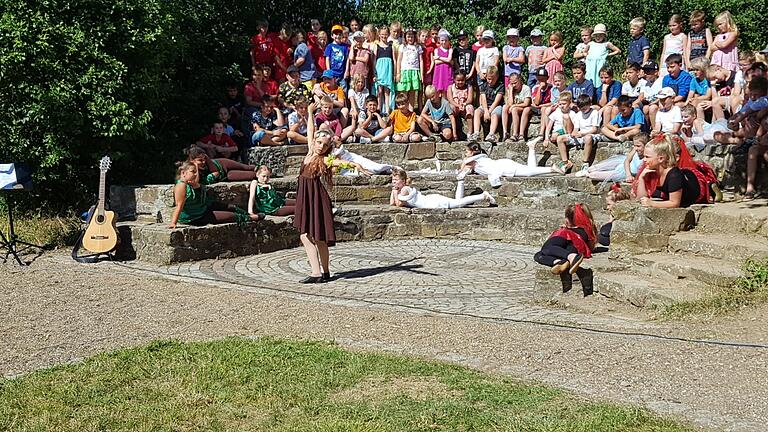 In der Grabenschule und im Schulhaus am Lülsfelder Weg mit seiner Freilichtbühne standen Theateraufführungen im Mittelpunkt.