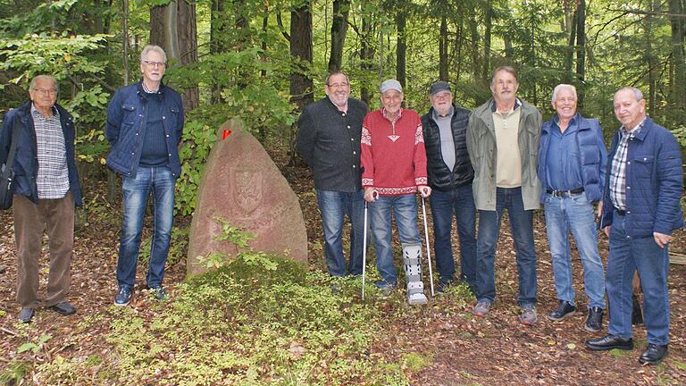 Das Bild zeigt von links: Oberst a.D. Günter Zirpel, Christoph Helm, Thomas Heil, Burkhard Volkheimer, Günther Nenninger, Manfred Scheffler, Markus Widmann, Edelbert Völkl.