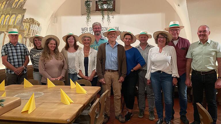 Edgar Müller, Sigrid Stark, Barbara Eisenbacher, Kathrin Stumpf, Andrea Engel, PHK Stefan Kaiser, Franz-Josef Engel, Anja Iff, Franz Iff, Christine Roth, Jürgen Roth und Bürgermeister Karl Gerhard