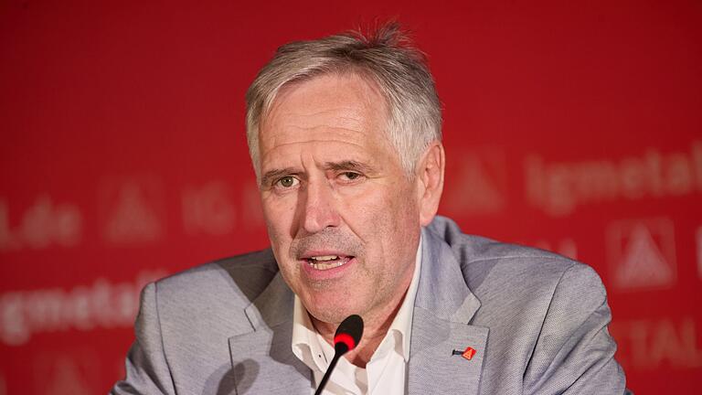 IG Metall Bezirksleiter Horst Ott       -  IG Metall Bezirksleiter Horst Ott fordert ein großes staatliches Investitionsprogramm, um die Industrie im Strukturwandel zu unterstützen, geknüpft an die Bedingung, dass die Arbeitsplätze in Deutschland bleiben. (Archiv)