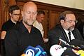 Rainer Schaller       -  Kurz nach der Katstrophe: Loveparade-Veranstalter Rainer Schaller (l.) und der damalige Duisburger Oberbürgermeister Adolf Sauerland bei einer Pressekonferenz.