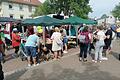 Stand der EVS-Tombola auf dem Vorplatz der Tagespflege Zeuzleben.