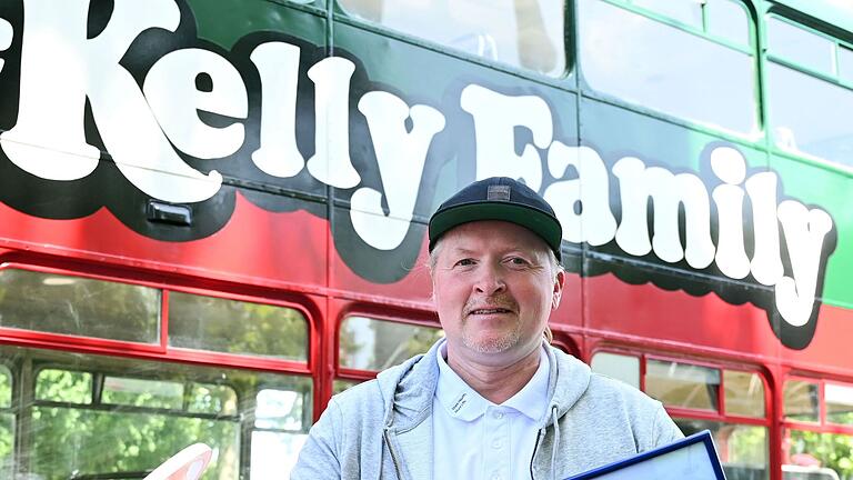 Joey Kelly       -  Joey Kelly, bekannt geworden als Mitglied der Pop- und Folkband The Kelly Family, tritt beim Reality-Format an.