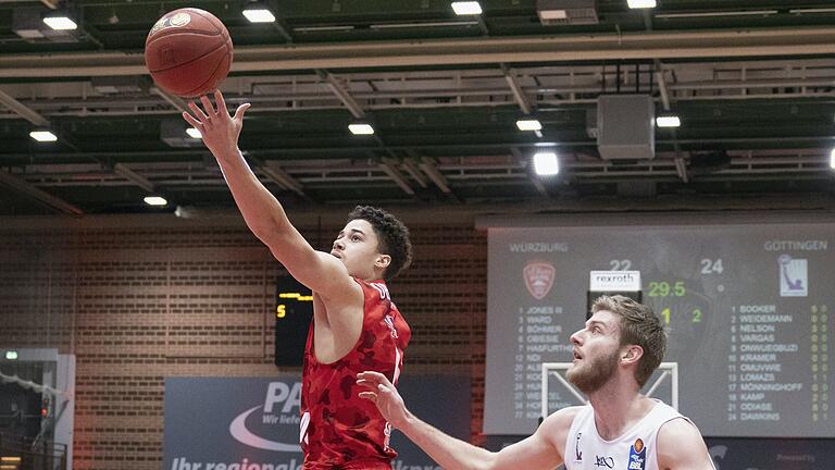 Erst einmal werden die Baskets (Joshua Obiesie im letzten Heimspiel gegen Göttingens Mathis Moenninghoff) keine Körbe mehr werfen in der Bundesliga.