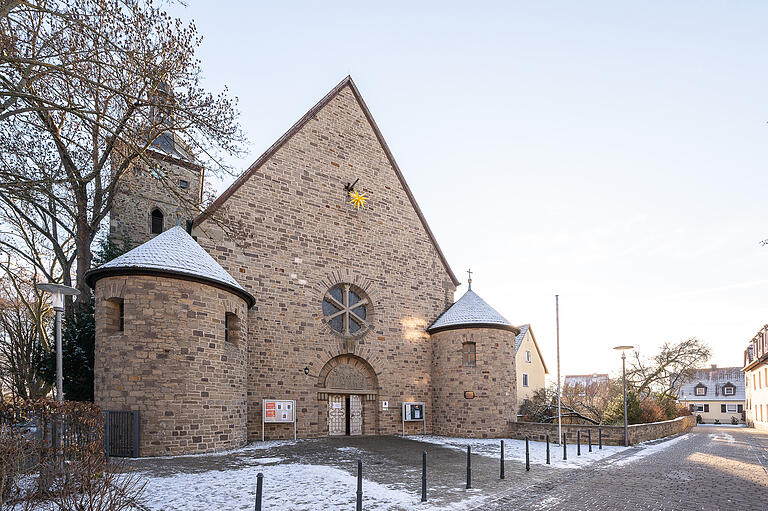 Die evangelische Kreuzkirche (Bild) und ihr Umfeld, wozu auch die benachbarte Schule zählt, ist für viele Oberndorfer ein identitätsstiftender Platz, mit dem sie viele Erinnerungen verbinden.