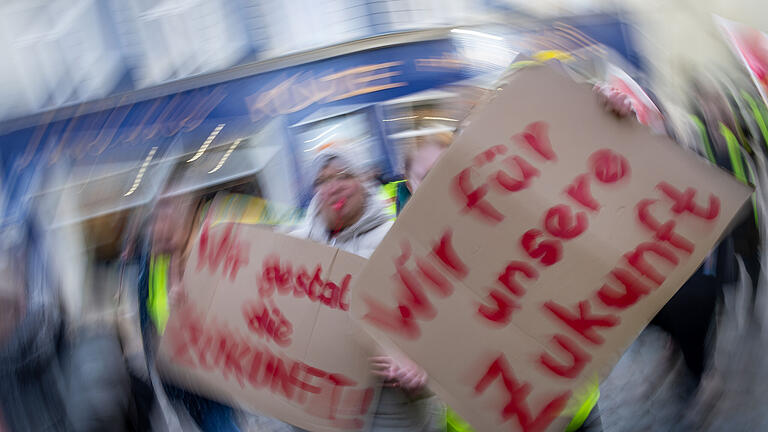 Verdi-Warnstreiks im öffentlichen Dienst - Schwerin.jpeg       -  Viele Beschäftigte wollen weniger arbeiten. Vielleicht müssen sie es bald.