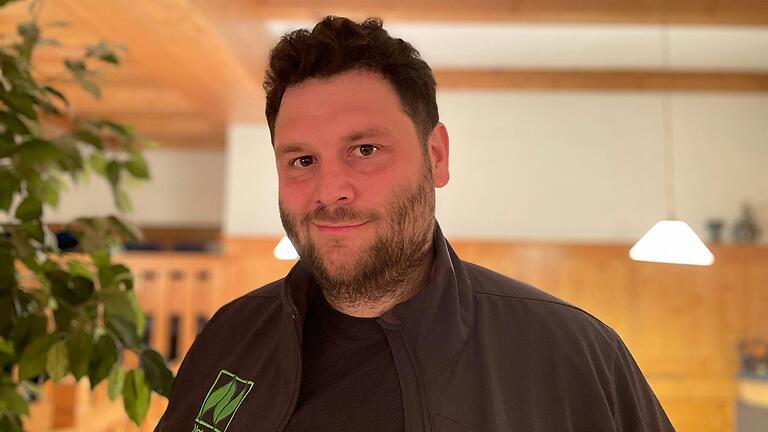 Stefan Veeh sieht es als Herausforderung, dass Erzeugerbetriebe dort Strukturen schaffen müssen, wo etwa Bäcker und Metzger aufhören. Stefan Veeh sieht es als Herausforderung, dass Erzeugerbetriebe dort Strukturen schaffen müssen, wo etwa Bäcker und Metzger aufhören.