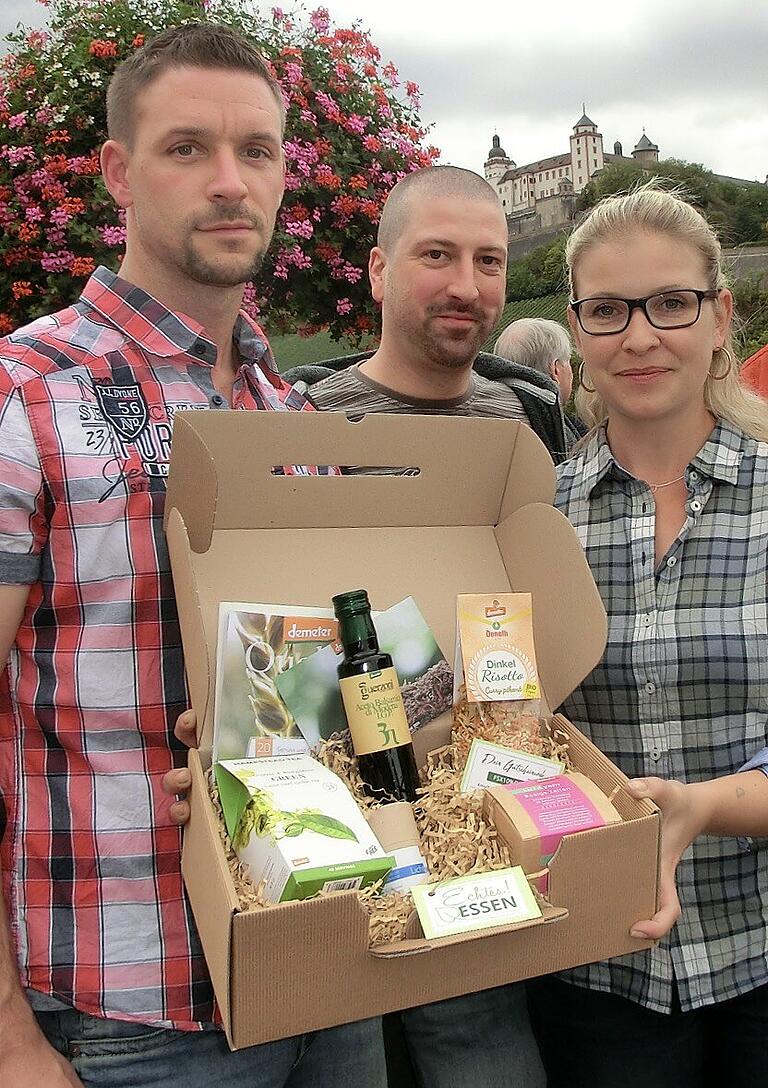 'Echtes! Essen' im Geschenkkarton: die Jungunternehmer Stefanie Gerngras, Florian Müller und Stefan Keupp.&nbsp;