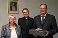 Heimleiterin Barbara Schömburg, Pfarrer Markus Grzibek und Kreisheimatpfleger Guido Spahn (von links) beim Festakt zum 500. Geburtstag der Dr. Engelhard'schen Pfründnerstiftung.