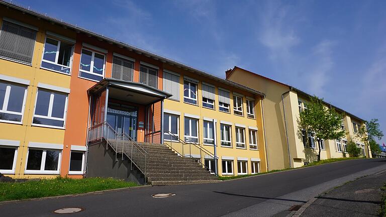 Der Schulstandort der Mittelschule in Bischofsheim ist nach Überzeugung von Georg Seiffert sicher. Der Schulstandort der Mittelschule in Bischofsheim ist nach Überzeugung von Georg Seiffert sicher.
