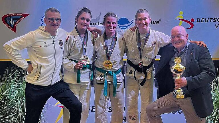 Erfolgreiches Team bei der German Open: (von links) Trainer Jörn Meiners, Julia Köhler, Cheyenne Siegemund (Bamberg, trainiert in Oberdürrbach), Franziska Freudenberger und Trainer Roland Köhler.