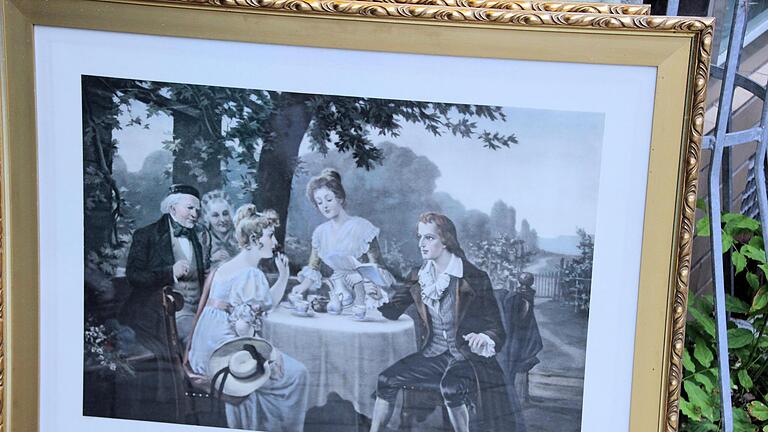 Auf dem Flohmarkt landete der große, deutsche Literat Friedrich Schiller (rechts) bei der Soiree. - Auf dem Flohmarkt landete der große, deutsche Literat Friedrich Schiller (rechts) bei der Soiree. Auf dem Flohmarkt landete der große, deutsche Literat Friedrich Schiller (rechts) bei der Soiree. - Auf dem Flohmarkt landete der große, deutsche Literat Friedrich Schiller (rechts) bei der Soiree.